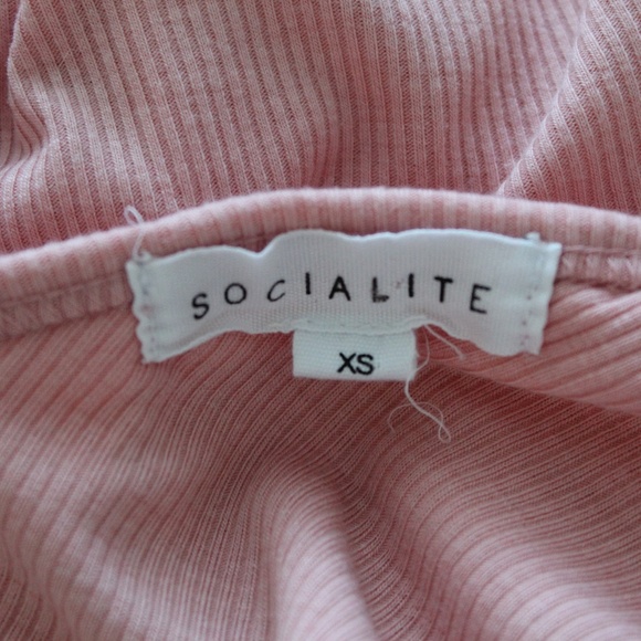 Pink Ribbed Ruffle Detail V-Neck Bodysuit - Picture 7 of 8